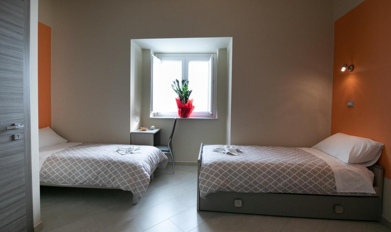 Hotel La Madonnina à Nicosia Extérieur photo
