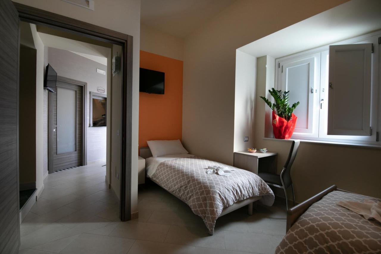 Hotel La Madonnina à Nicosia Extérieur photo